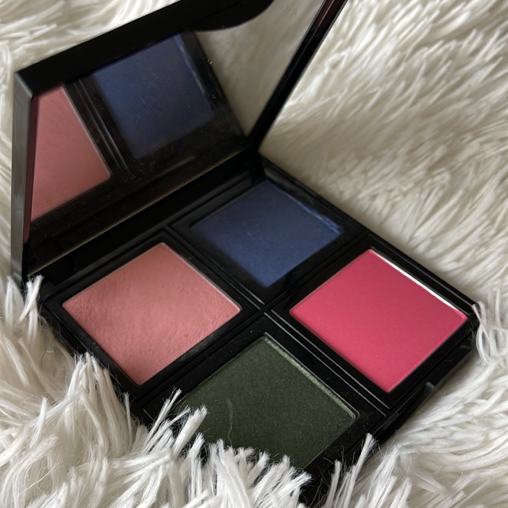 BOBBI BROWN MAKEUP
